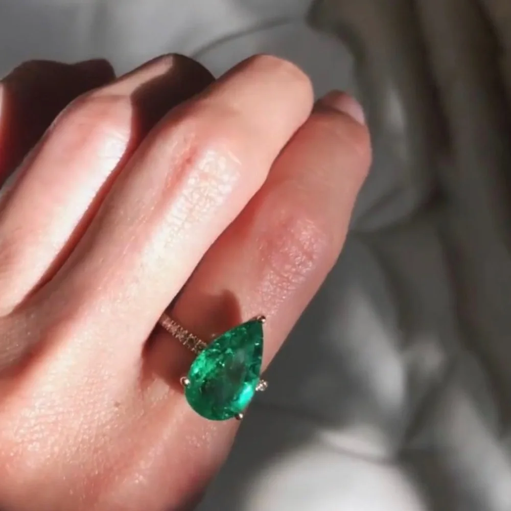 Elegant Teardrop Green Crystal Ring in Gold